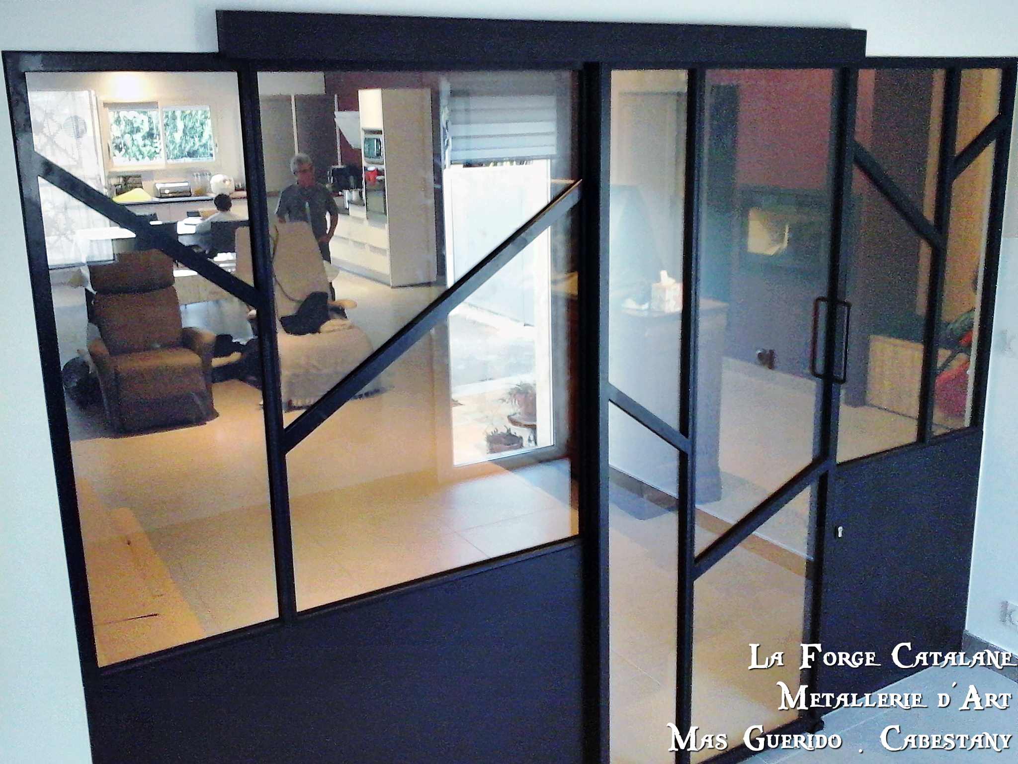 verriere ouvrant coulissant motif fer plat oblique fer forge catalane cabestany (4).jpg